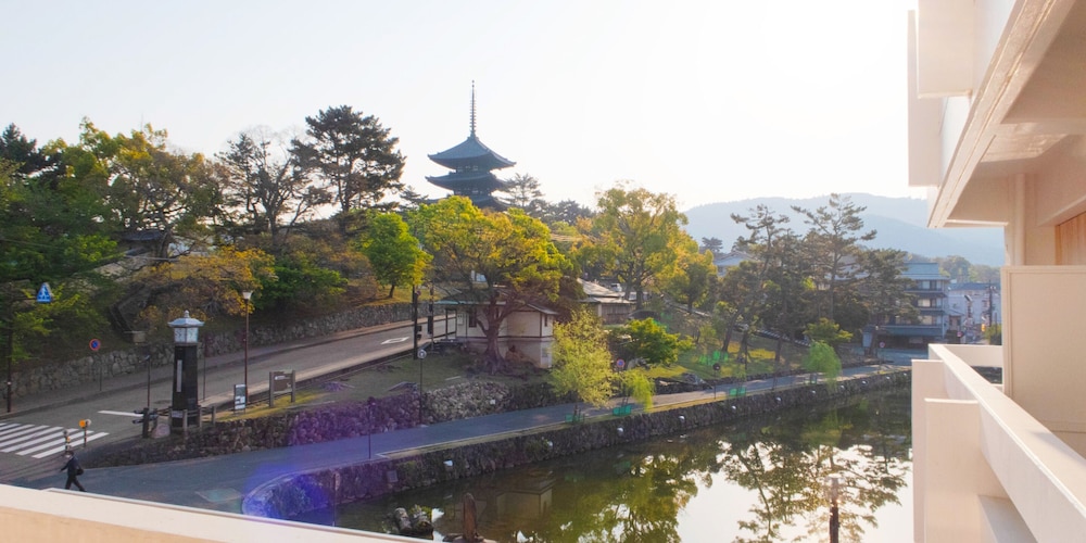 トリプルルーム [猿沢池側](和洋タイプ) 禁煙 部屋からの景観0 | ホテル天平ならまち