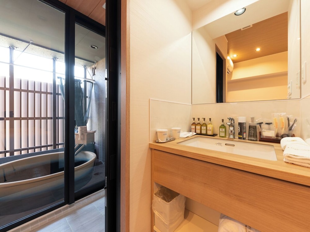 【ユニバーサルルーム】　露天風呂付き 客室1 | リブマックスリゾート熱海 Ocean