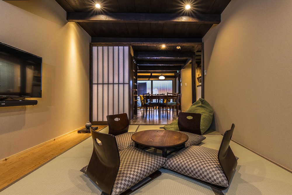 トラディショナル ハウス リビング エリア1 | Shiki Homes KUMEI 空明