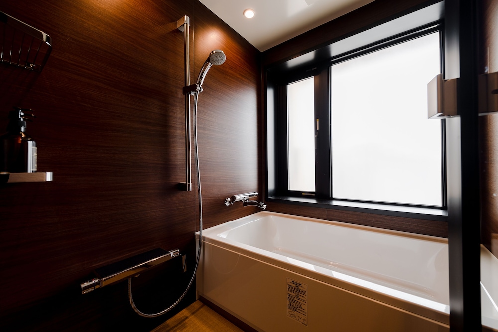 コンフォート ダブルルーム 禁煙 (King Bed) バスルーム0 | プロスタイル テラス ナハ