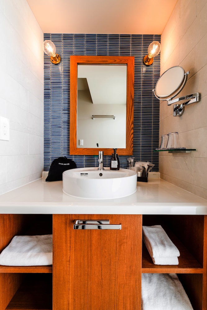 デラックス ツインルーム 禁煙 バスルームのシンク0 | プロスタイル テラス ナハ