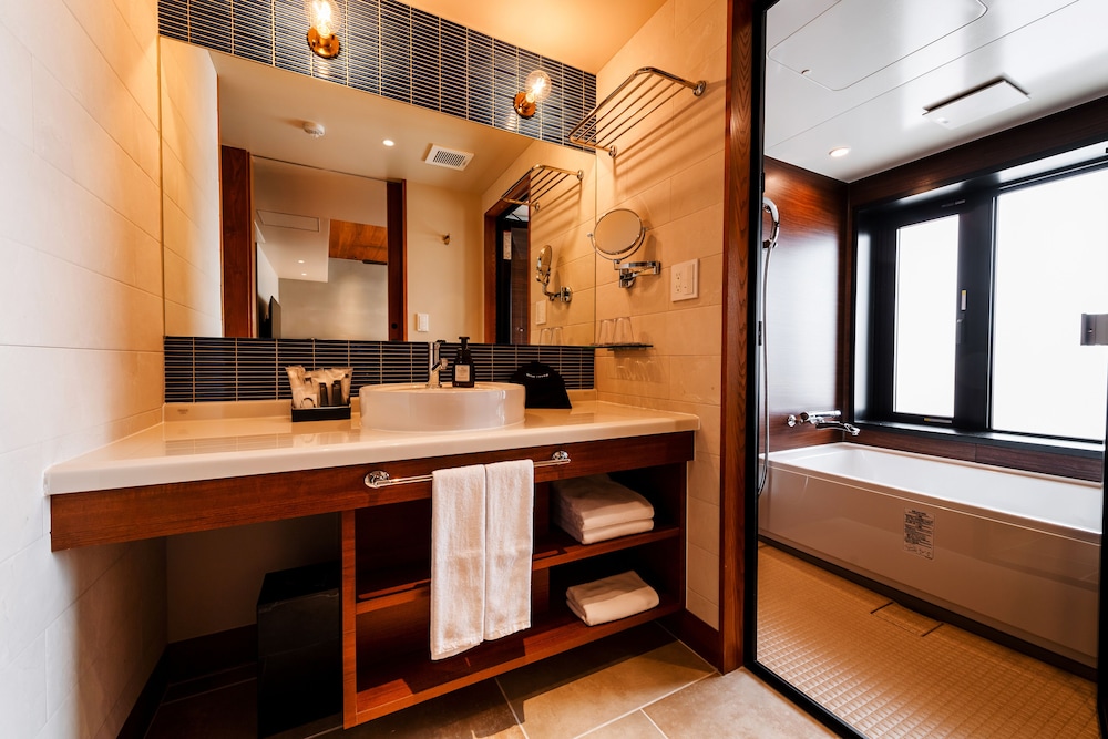 コンフォート ダブルルーム 禁煙 (King Bed) バスルームのシンク0 | プロスタイル テラス ナハ