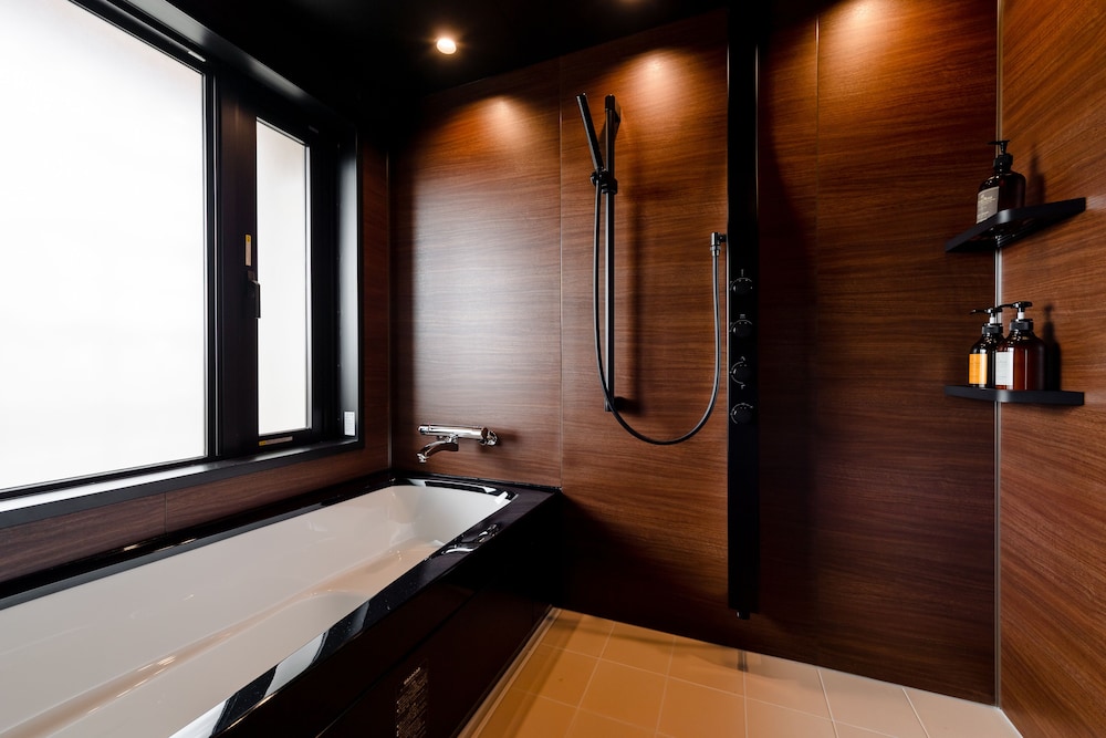 デラックス トリプルルーム 禁煙 バスルーム1 | プロスタイル テラス ナハ