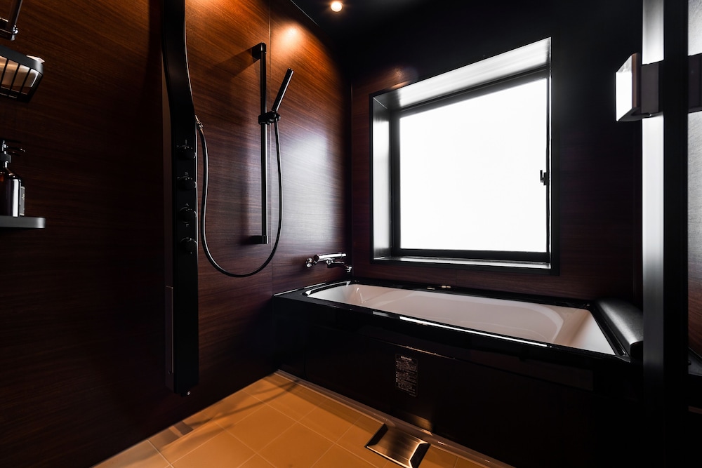 ラグジュアリー スタジオスイート 禁煙 (Terrace Suite) バスルーム1 | プロスタイル テラス ナハ