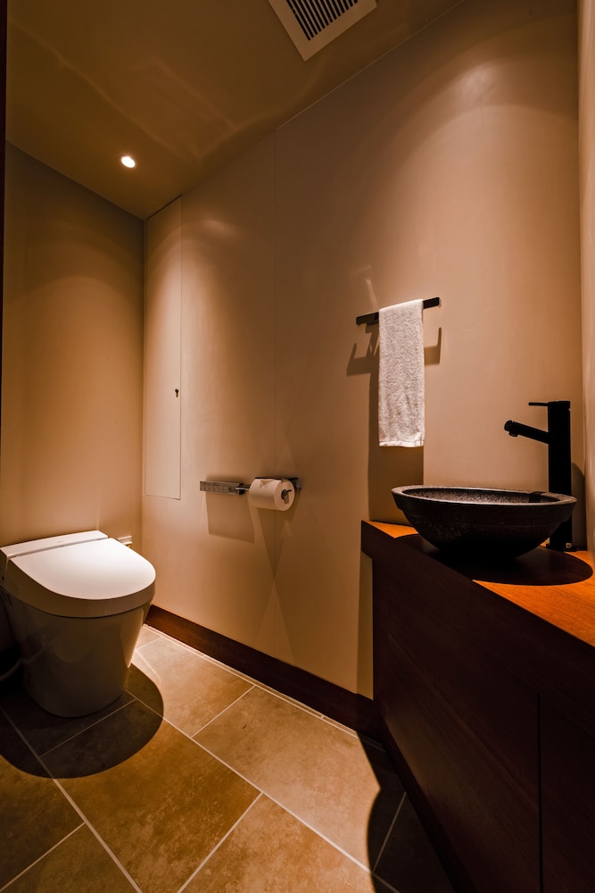 デラックス ツインルーム 禁煙 バスルーム1 | プロスタイル テラス ナハ