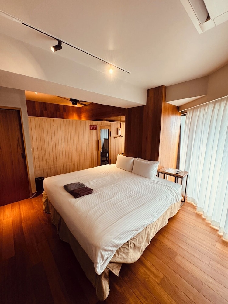 ラグジュアリー ダブルルーム サウナ 客室5 | プロスタイル テラス ナハ