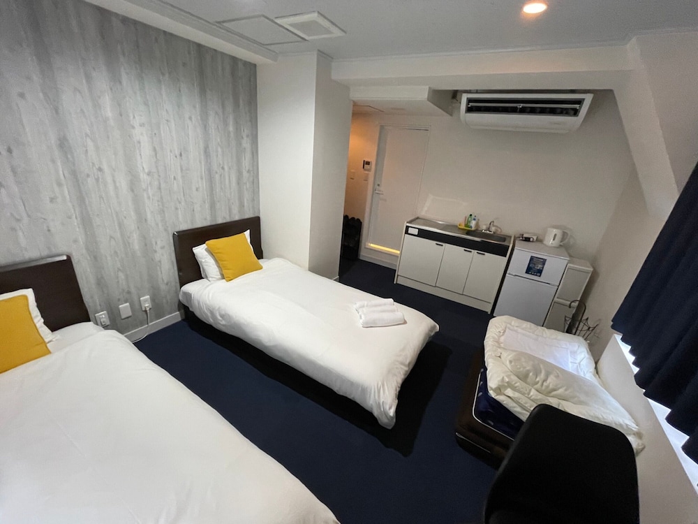 3人部屋 禁煙 (ツインとソファーベッド) 客室2 | Exsaison巣鴨