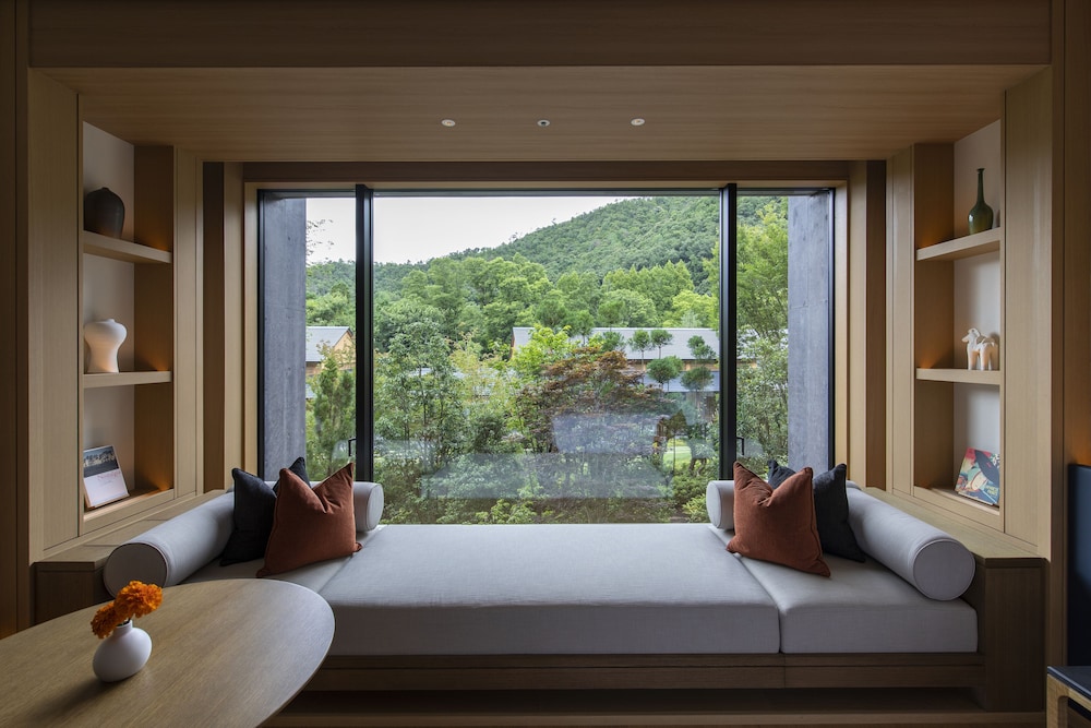 デラックスルームツイン 部屋からの景観1 | ROKU KYOTO LXR Hotels & Resorts