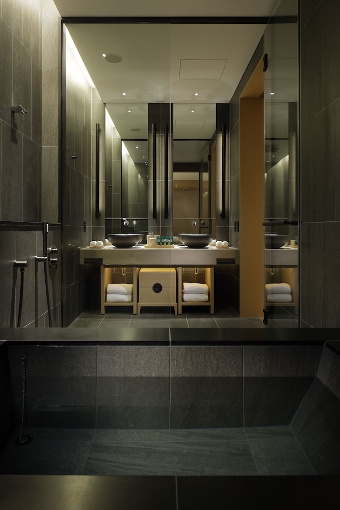 デラックスルームツイン バスルーム0 | ROKU KYOTO LXR Hotels & Resorts