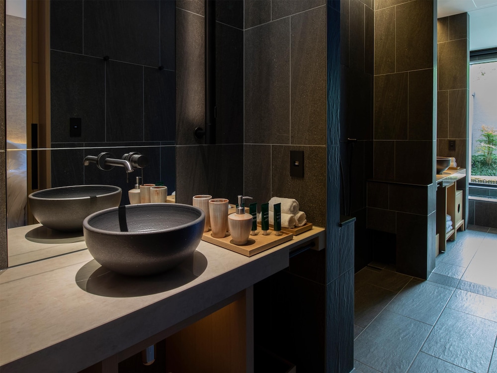 温泉ガーデンルームツイン 客室5 | ROKU KYOTO LXR Hotels & Resorts