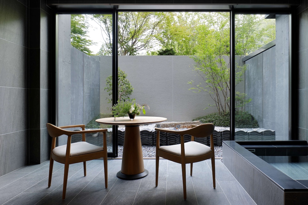 温泉ガーデンルームツイン 部屋からの景観1 | ROKU KYOTO LXR Hotels & Resorts