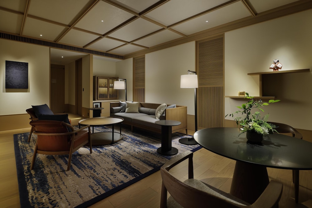 ROKUスイートルームツイン リビング エリア0 | ROKU KYOTO LXR Hotels & Resorts