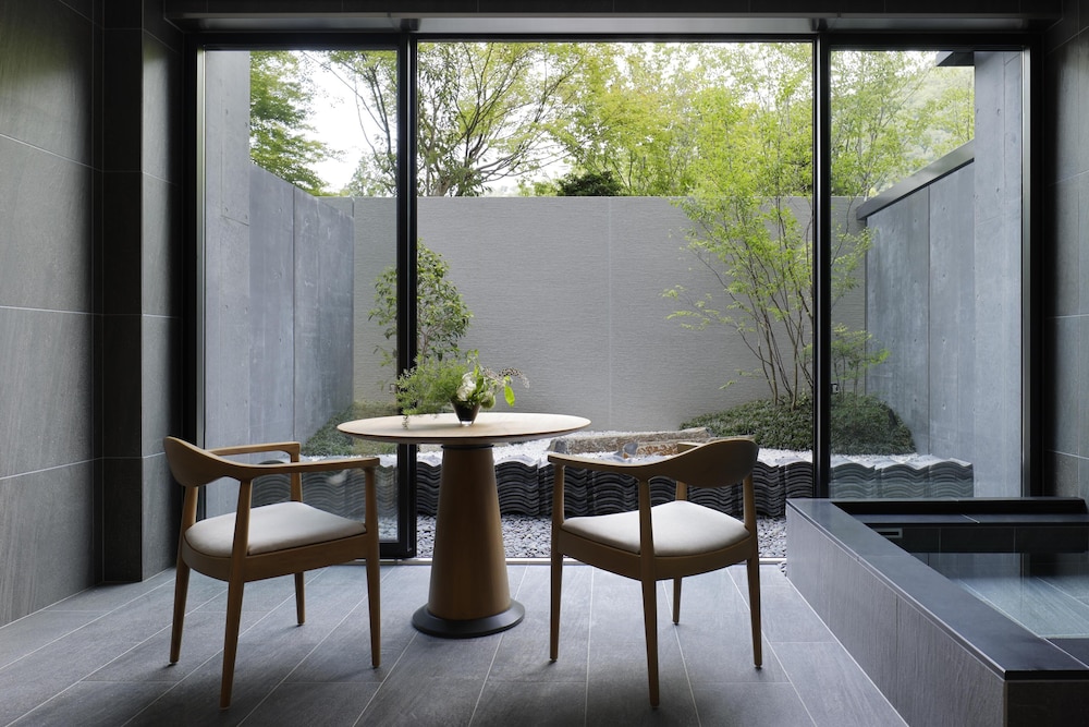 温泉ガーデンルームキング 部屋からの景観1 | ROKU KYOTO LXR Hotels & Resorts