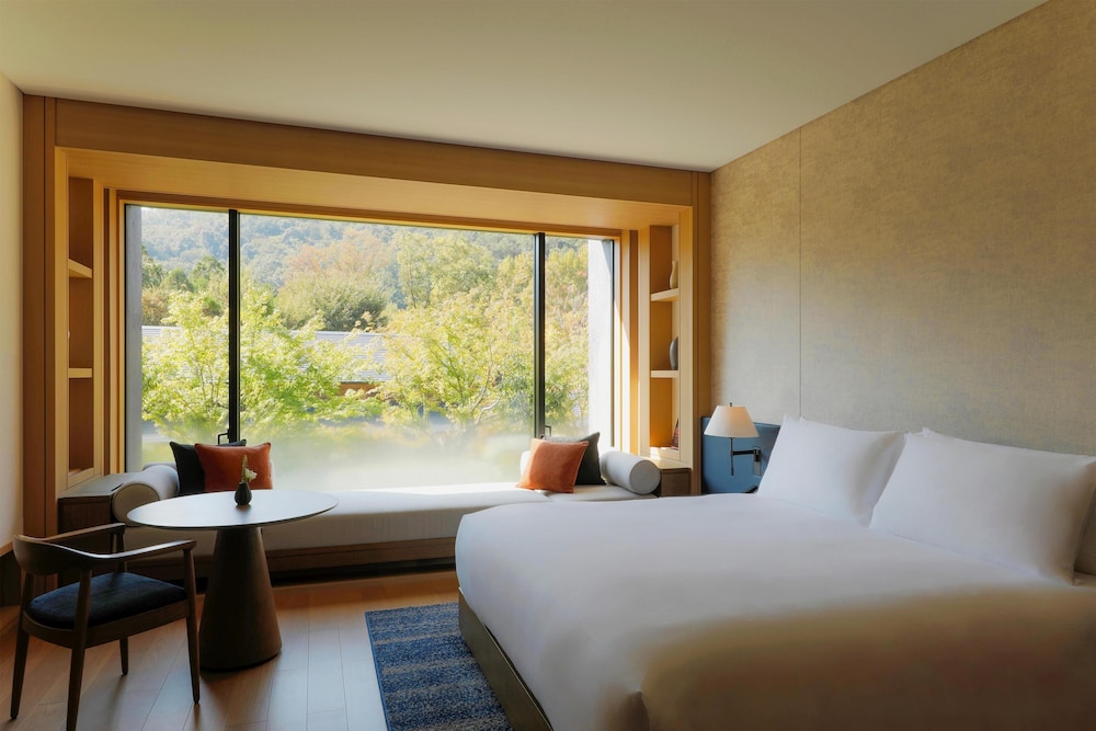 デラックスルームキング | ROKU KYOTO LXR Hotels & Resorts