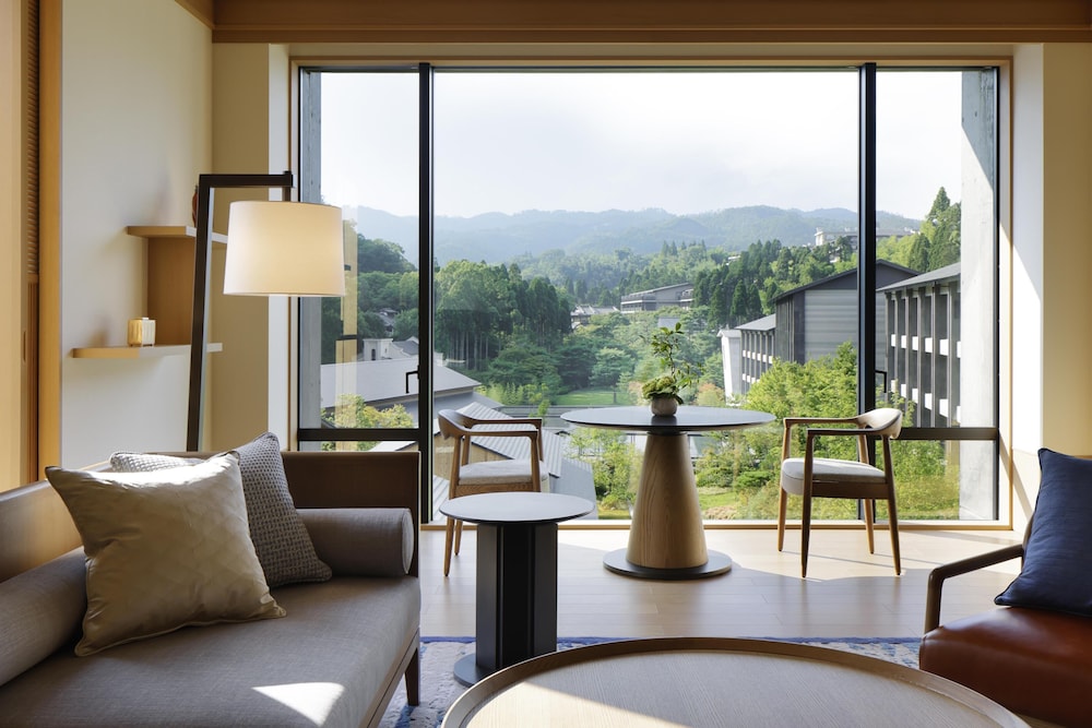 PEAKスイートルームキング 部屋からの景観1 | ROKU KYOTO LXR Hotels & Resorts
