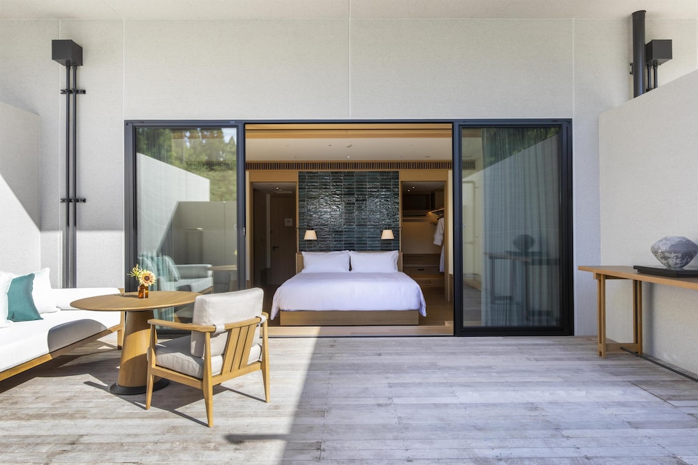 プールサイドテラスルームキング | ROKU KYOTO LXR Hotels & Resorts