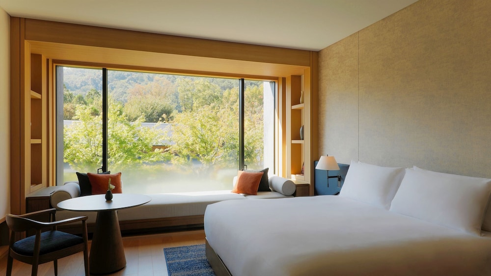 デラックスルームキング | ROKU KYOTO LXR Hotels & Resorts