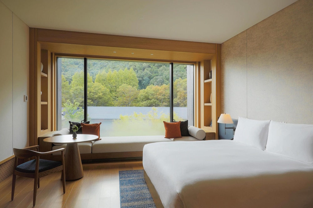 鷹峯デラックスルームキング | ROKU KYOTO LXR Hotels & Resorts