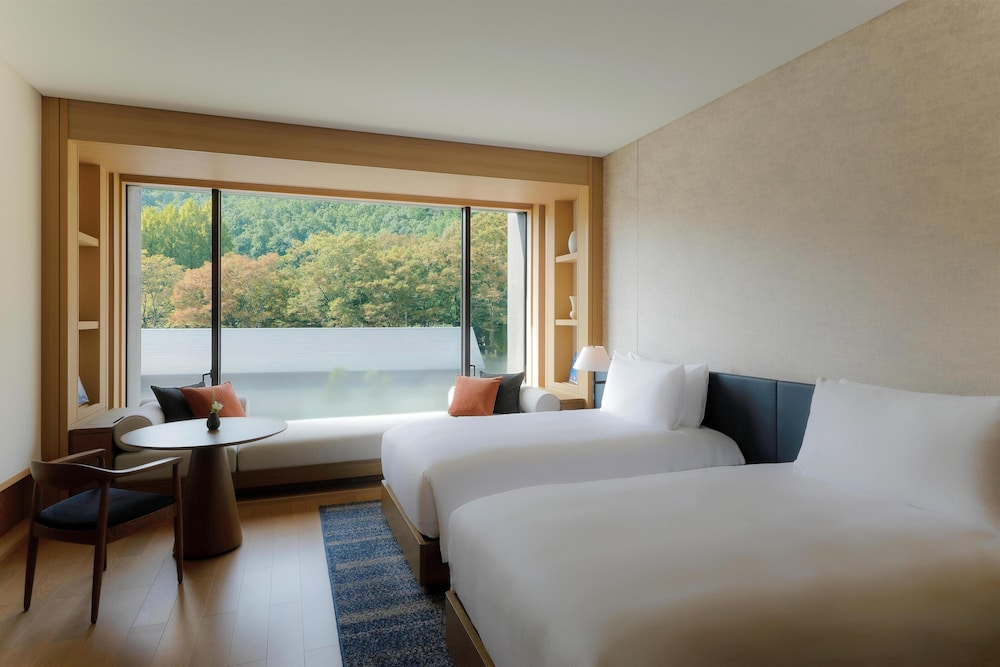 鷹峯デラックスルームツイン | ROKU KYOTO LXR Hotels & Resorts