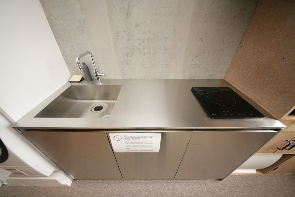 スタンダード ルーム ダブルベッド 2 台 禁煙 共用キッチン1 | ゾンクホテル天神渡辺通