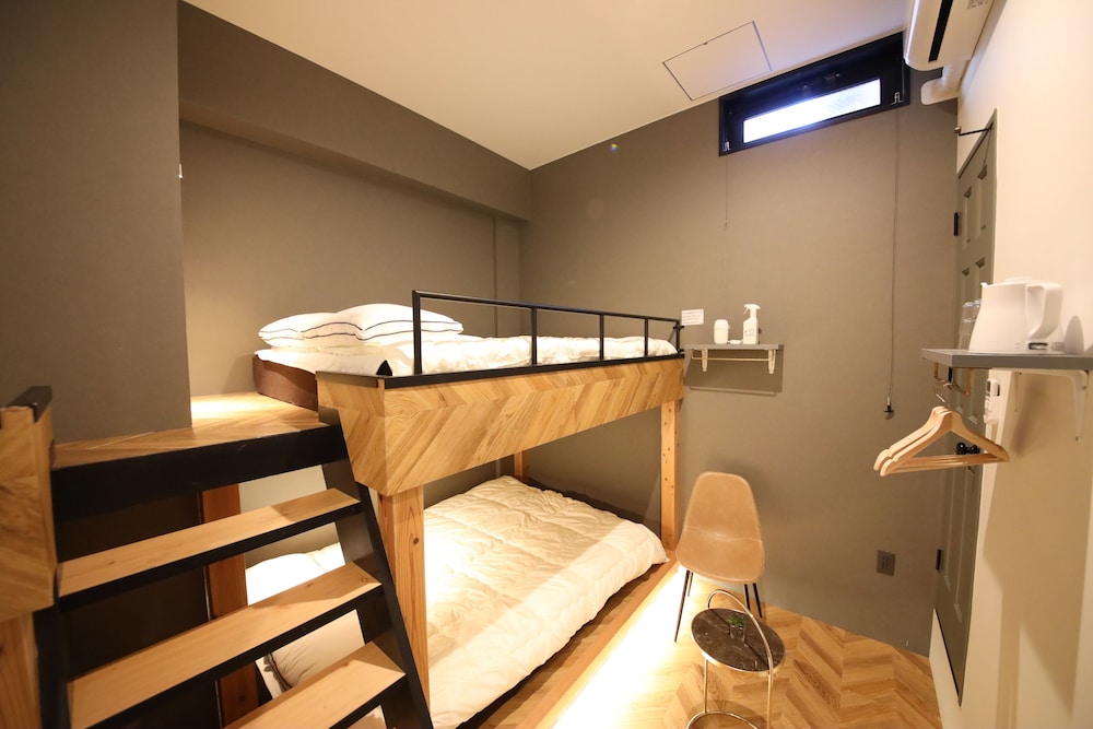 ダブルルーム ダブルベッド 2 台 禁煙 客室1 | ゾンクホテル春吉