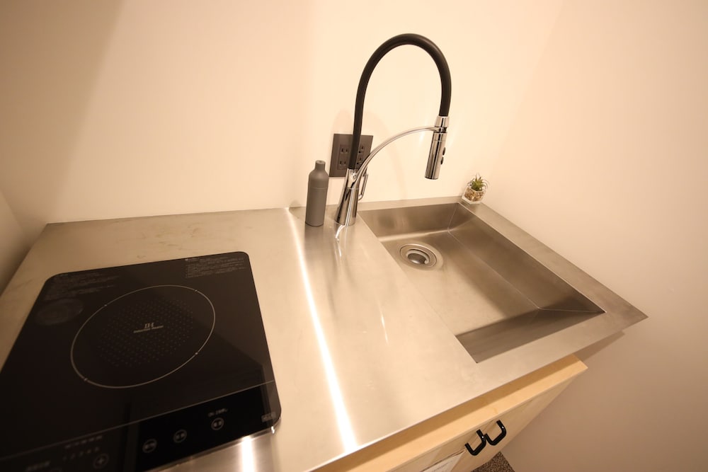 ダブルルーム ダブルベッド 2 台 禁煙 共用キッチン0 | ゾンクホテル春吉