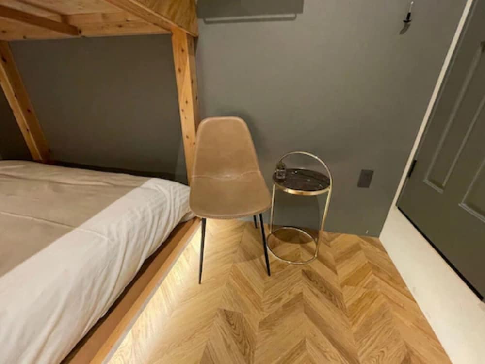 ダブルルーム ダブルベッド 2 台 禁煙 客室5 | ゾンクホテル春吉