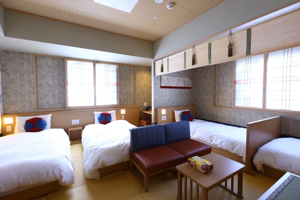 ファミリー 4 人部屋 禁煙 | 天然温泉 加賀の宝泉 御宿 野乃 金沢