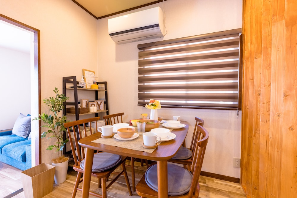 ハウス 禁煙 客室内のダイニングエリア2 | KoKo Terrace Fuji