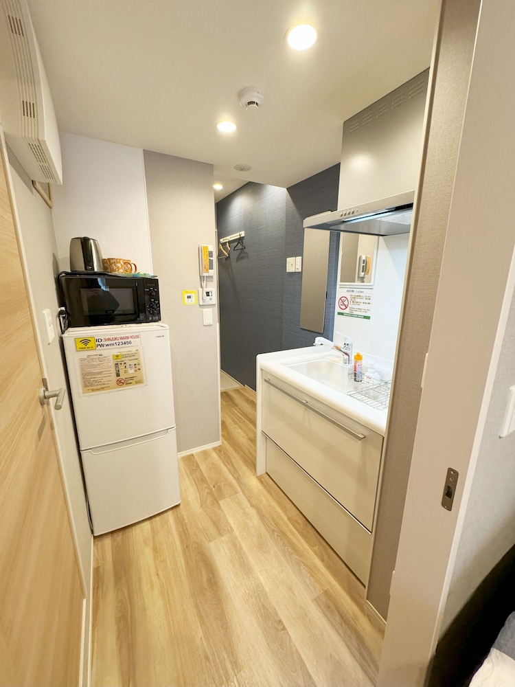 本館 トリプルルーム 禁煙 (202) 専用キッチン0 | SHINJUKU WARM HOUSE