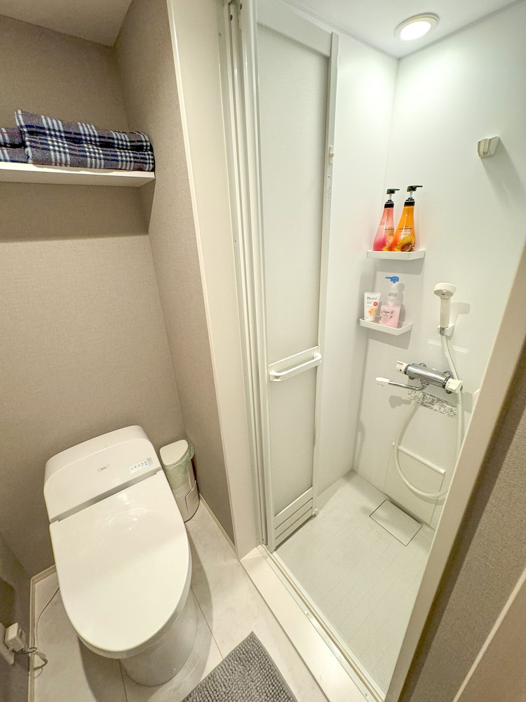 本館 ファミリー ルーム 禁煙 (201) バスルーム1 | SHINJUKU WARM HOUSE