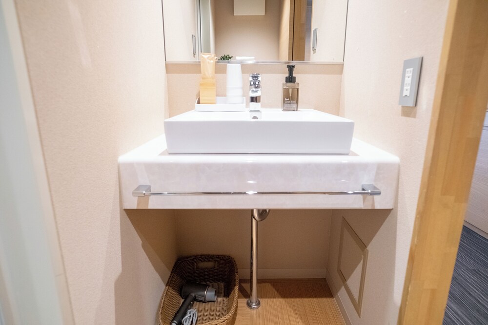 デラックス 4人部屋 禁煙 バスルーム1 | ORI Kyoto Hotel