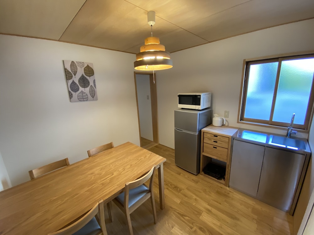 ルーム 禁煙 (Charlie) リビングルーム0 | クイントハウス直島