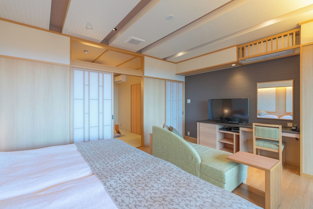 [源泉掛流し露天風呂] オーシャンビュー 2階コーナースイート 客室5 | 大室の杜 玉翠 (13 歳以上)