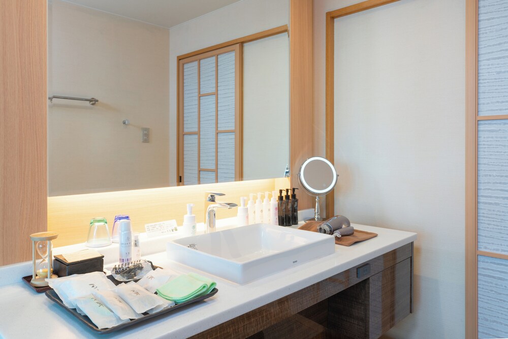 [源泉掛流し露天風呂] オーシャンビュー 2階特別室 バスルーム5 | 大室の杜 玉翠 (13 歳以上)