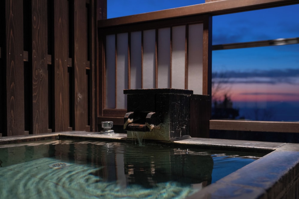 [源泉掛流し露天風呂] オーシャンビュー 2階ツイン バスルーム0 | 大室の杜 玉翠 (13 歳以上)