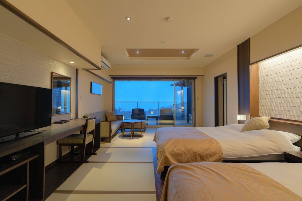 [源泉掛流し露天風呂] オーシャンビュー 1階ツイン 客室7 | 大室の杜 玉翠 (13 歳以上)