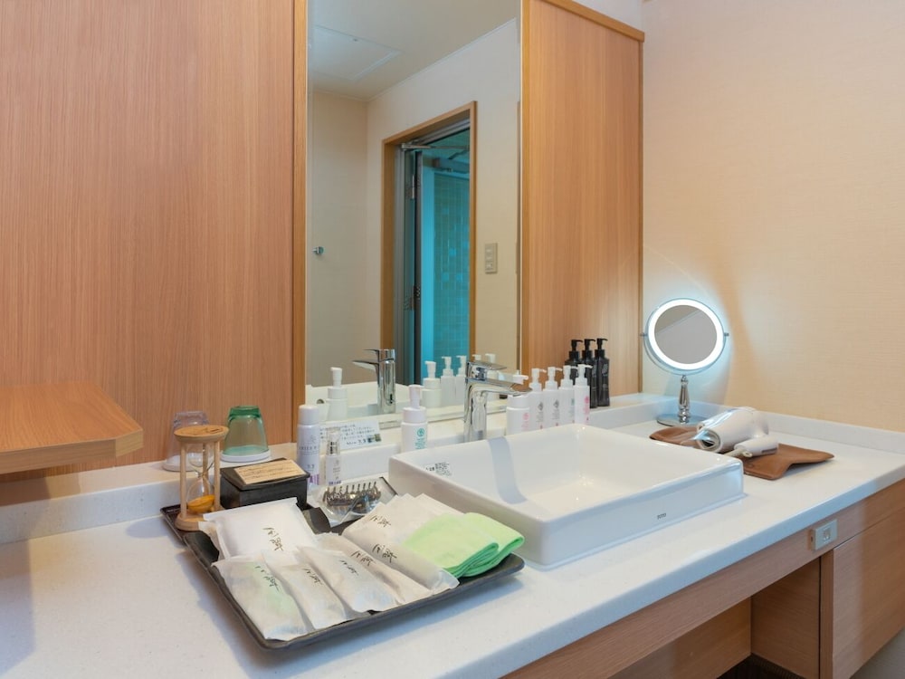 [源泉掛流し露天風呂] オーシャンビュー 2階コーナースイート バスルーム1 | 大室の杜 玉翠 (13 歳以上)