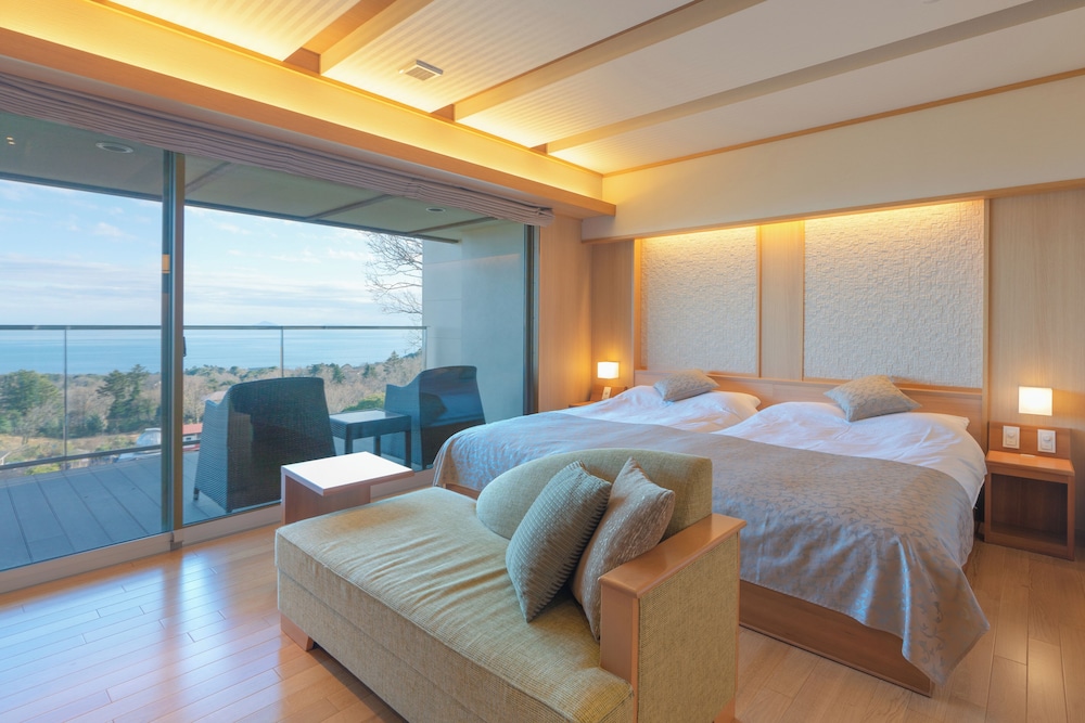 [源泉掛流し露天風呂] オーシャンビュー 2階コーナースイート 客室6 | 大室の杜 玉翠 (13 歳以上)