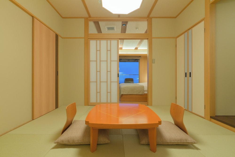 [源泉掛流し露天風呂] オーシャンビュー 2階コーナースイート 客室8 | 大室の杜 玉翠 (13 歳以上)