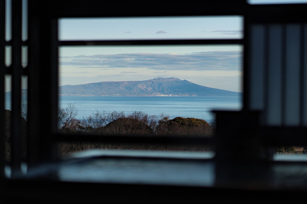 [源泉掛流し露天風呂] オーシャンビュー 2階特別室 バスルーム3 | 大室の杜 玉翠 (13 歳以上)