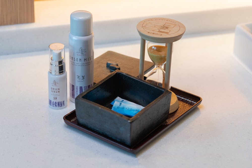 [源泉掛流し露天風呂] オーシャンビュー 2階特別室 客室の設備とサービス10 | 大室の杜 玉翠 (13 歳以上)