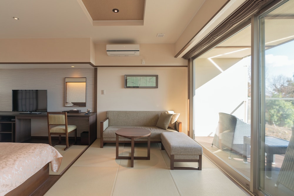 [源泉掛流し露天風呂] オーシャンビュー 1階ツイン 客室4 | 大室の杜 玉翠 (13 歳以上)