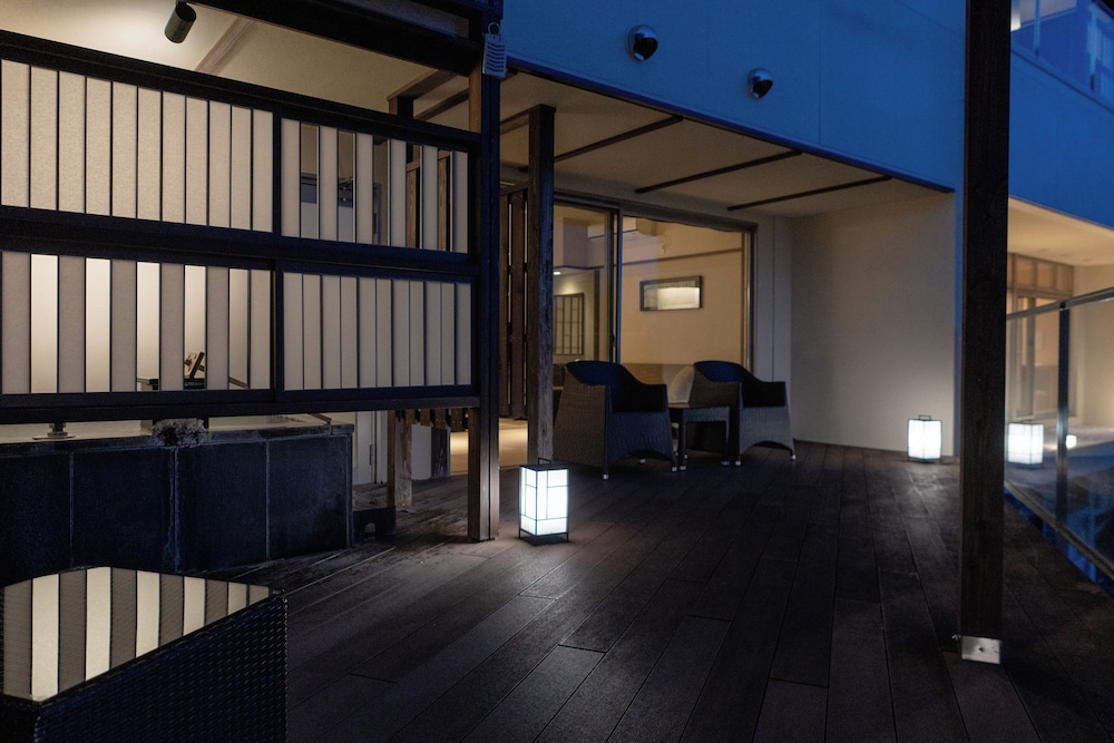 [源泉掛流し露天風呂] オーシャンビュー 1階ツイン テラス / パティオ0 | 大室の杜 玉翠 (13 歳以上)