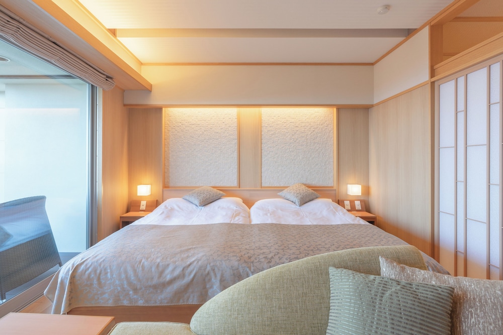 [源泉掛流し露天風呂] オーシャンビュー 2階コーナースイート 客室3 | 大室の杜 玉翠 (13 歳以上)