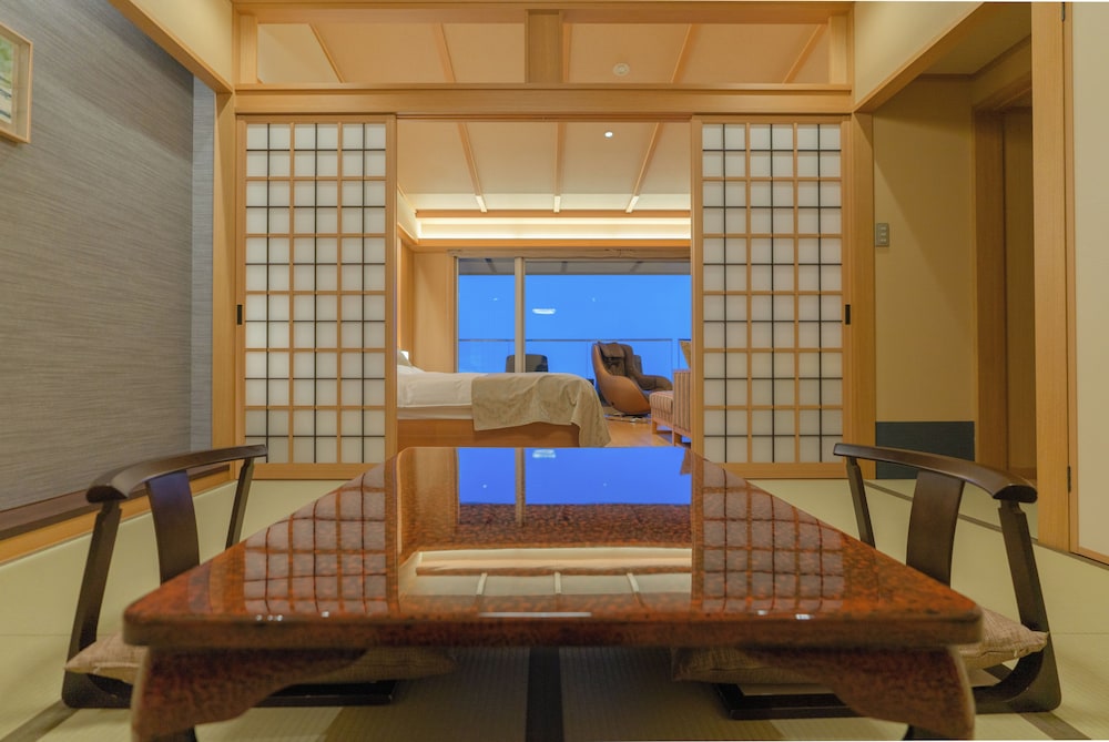 [源泉掛流し露天風呂] オーシャンビュー 2階特別室 客室7 | 大室の杜 玉翠 (13 歳以上)