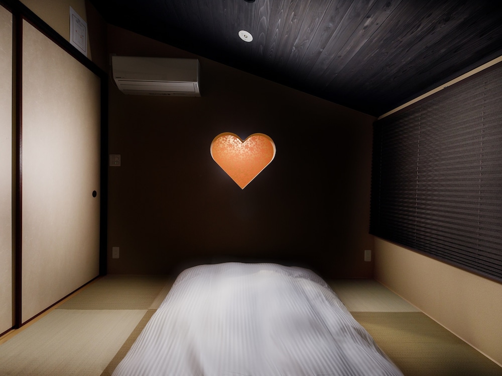 デラックス ヴィラ 客室3 | 奏 伏見稲荷 猪目邸