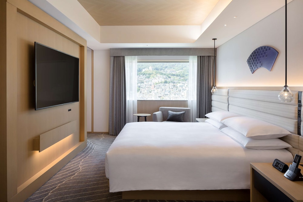 デラックス スイート キングベッド 1 台 | ヒルトン長崎