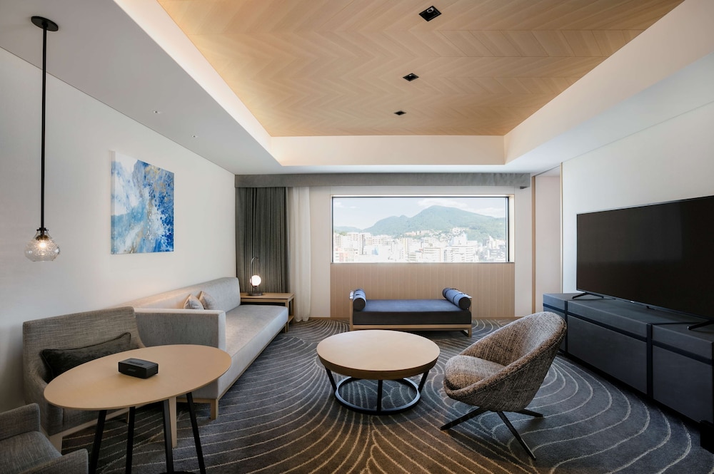 プレミアム スイート キングベッド 1 台 客室2 | ヒルトン長崎