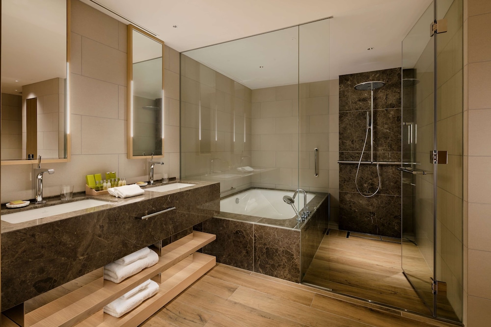 デラックス スイート キングベッド 1 台 バスルーム0 | ヒルトン長崎